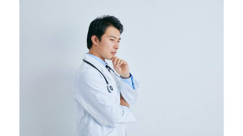 熱が上がったり下がったりする原因や対処法を大人と子供に分けて解説