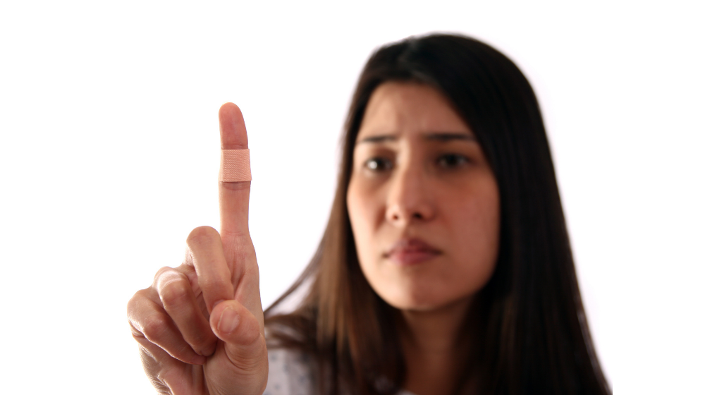 包丁で指を切った時に病院に行く目安は？切り傷を早く治す方法を解説