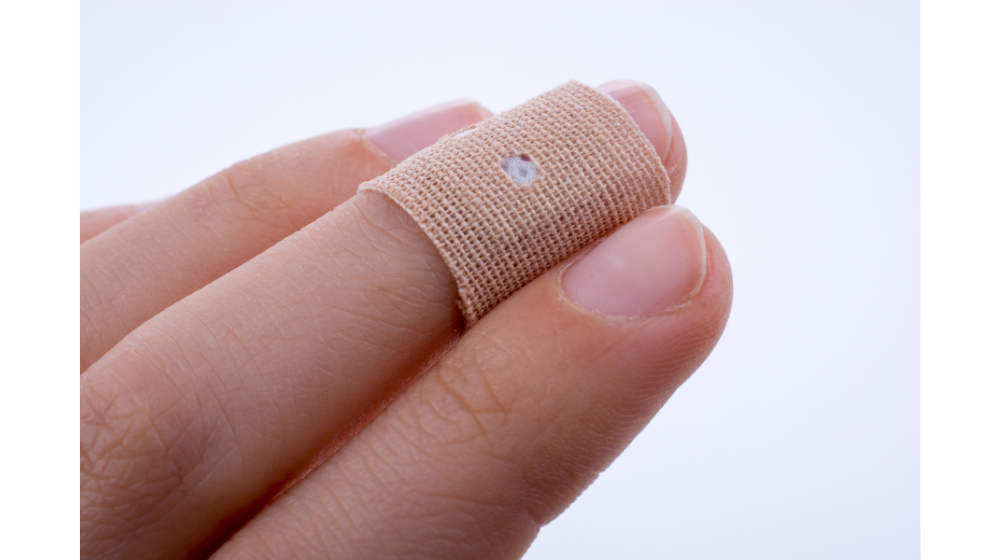 包丁で指を切った時に病院に行く目安は？切り傷を早く治す方法を解説